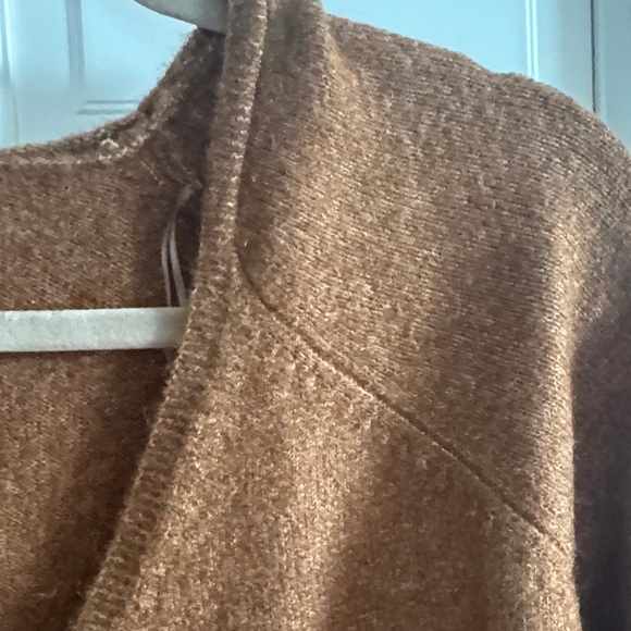 Vince Camuto Women's Tan V-Neck Sweater - Picture 6 of 8